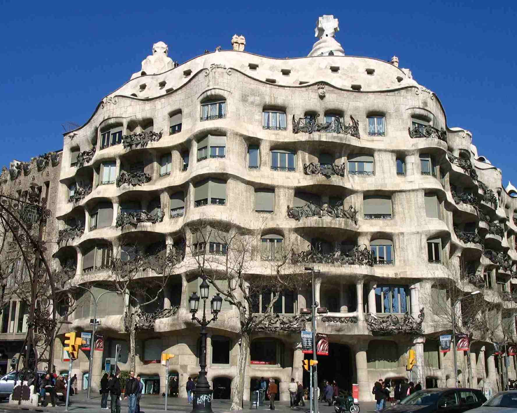 C:\Users\Pablo\AppData\Local\Microsoft\Windows\Temporary Internet Files\Content.Word\La Pedrera Vista general.jpg